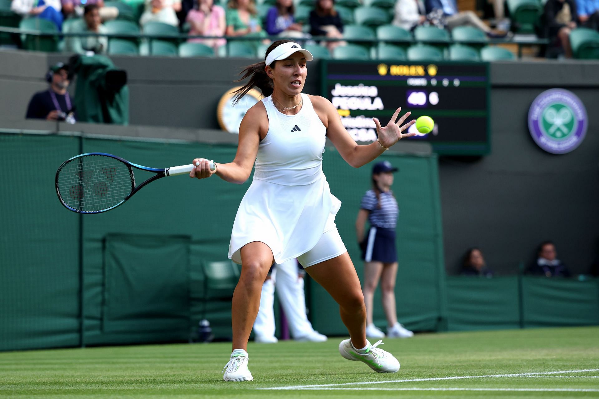 Jessica Pegula plays a forehand at Wimbledon 2023